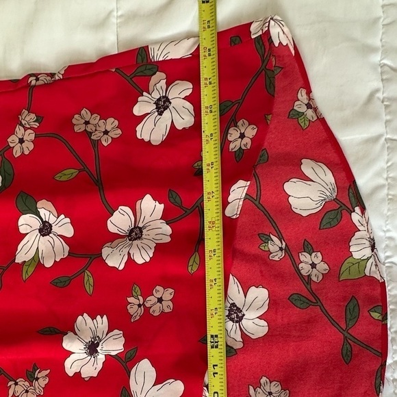 3x25* Chelsea & Theodore Women's Sleeveless Red White Floral Print Hi-Low Hem - Picture 11 of 15